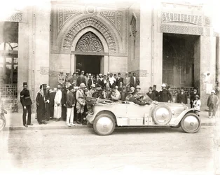Sherif Abdullah llega a la Mezquita Rifai, El Cairo, principios de 1914